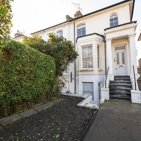 Stunning & Stylish 2 Bed Flat In West London Apartment ภายนอก รูปภาพ