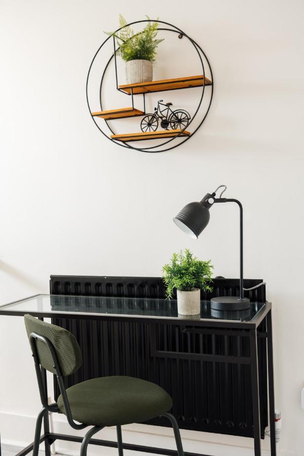Stunning & Stylish 2 Bed Flat In West London Apartment ภายนอก รูปภาพ