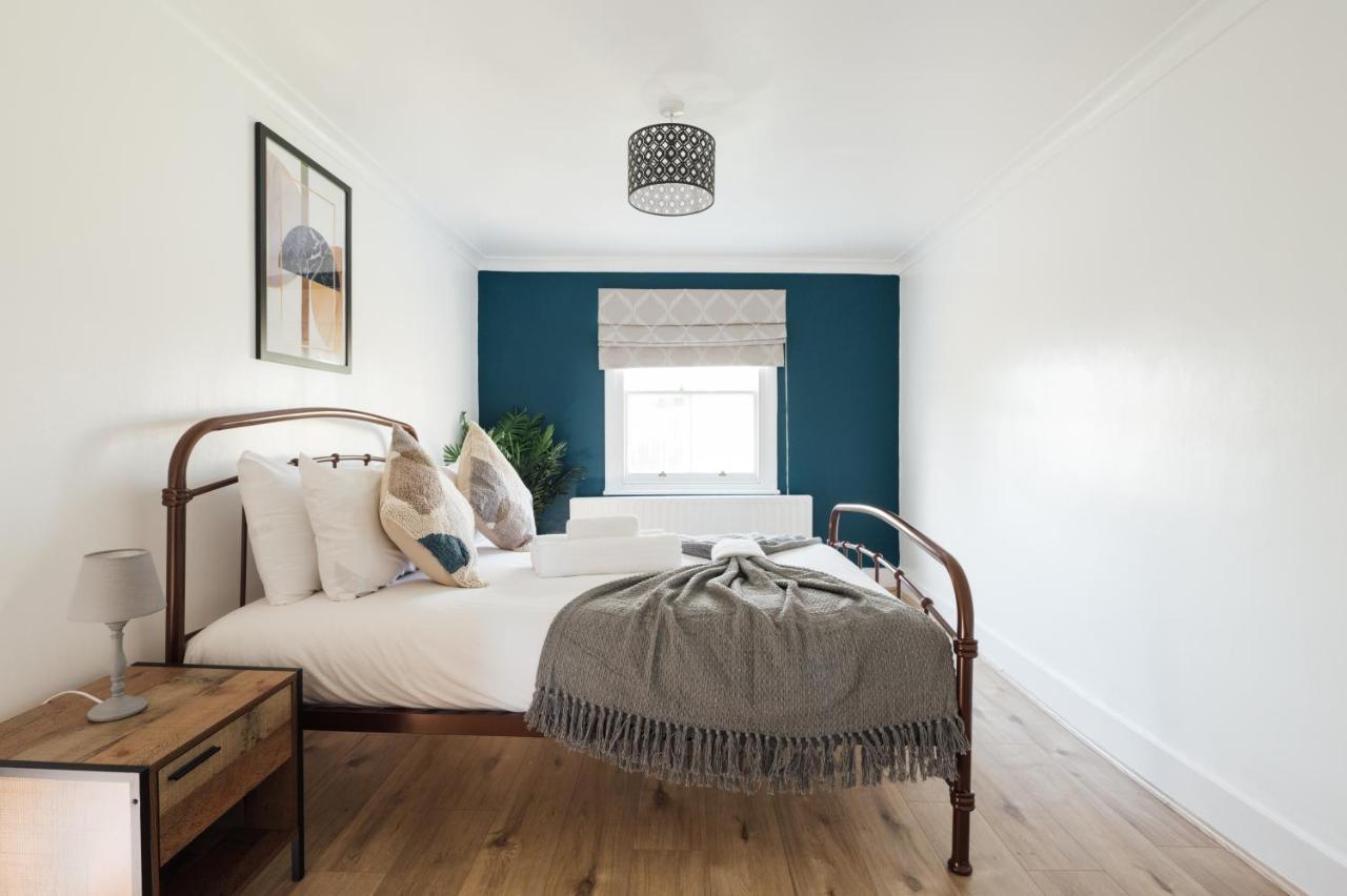 Stunning & Stylish 2 Bed Flat In West London Apartment ภายนอก รูปภาพ