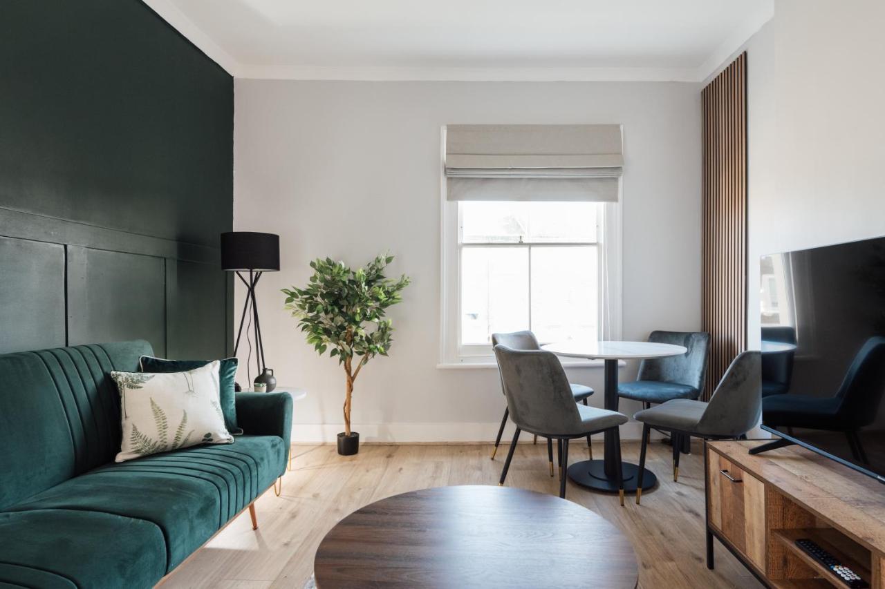 Stunning & Stylish 2 Bed Flat In West London Apartment ภายนอก รูปภาพ