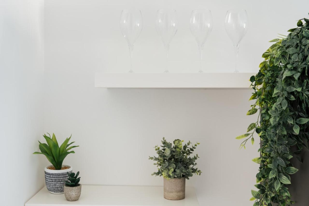 Stunning & Stylish 2 Bed Flat In West London Apartment ภายนอก รูปภาพ
