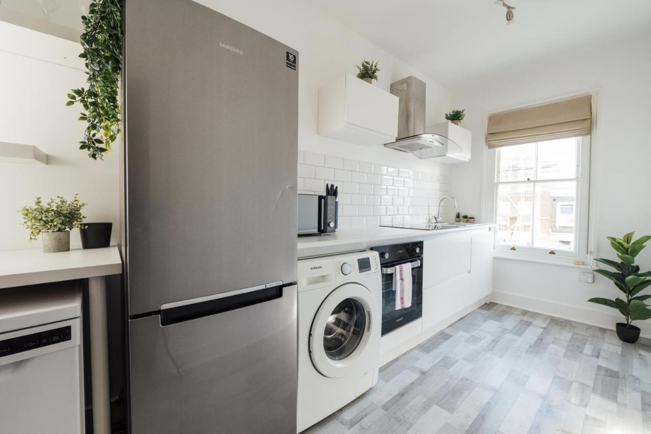 Stunning & Stylish 2 Bed Flat In West London Apartment ภายนอก รูปภาพ