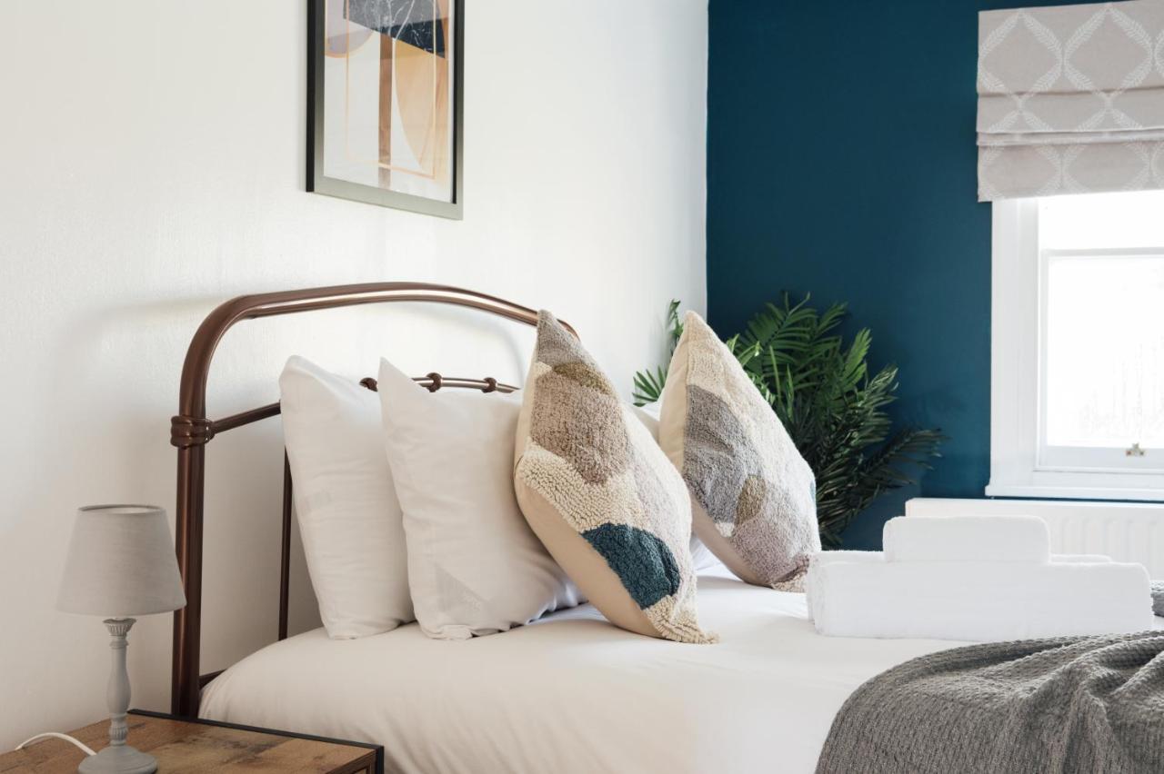 Stunning & Stylish 2 Bed Flat In West London Apartment ภายนอก รูปภาพ
