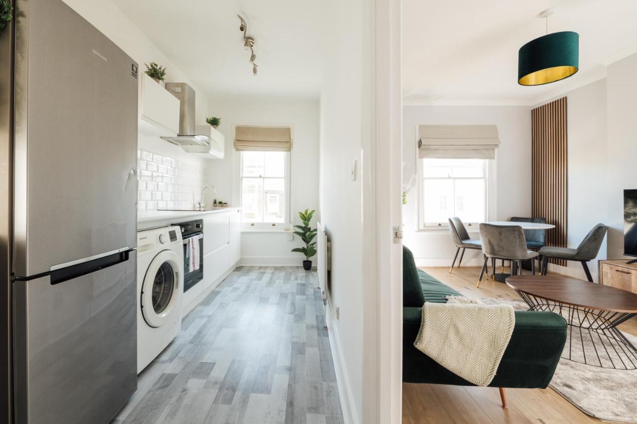 Stunning & Stylish 2 Bed Flat In West London Apartment ภายนอก รูปภาพ