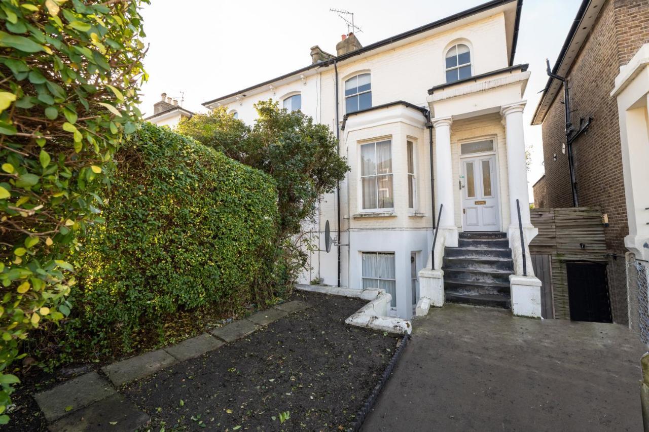 Stunning & Stylish 2 Bed Flat In West London Apartment ภายนอก รูปภาพ